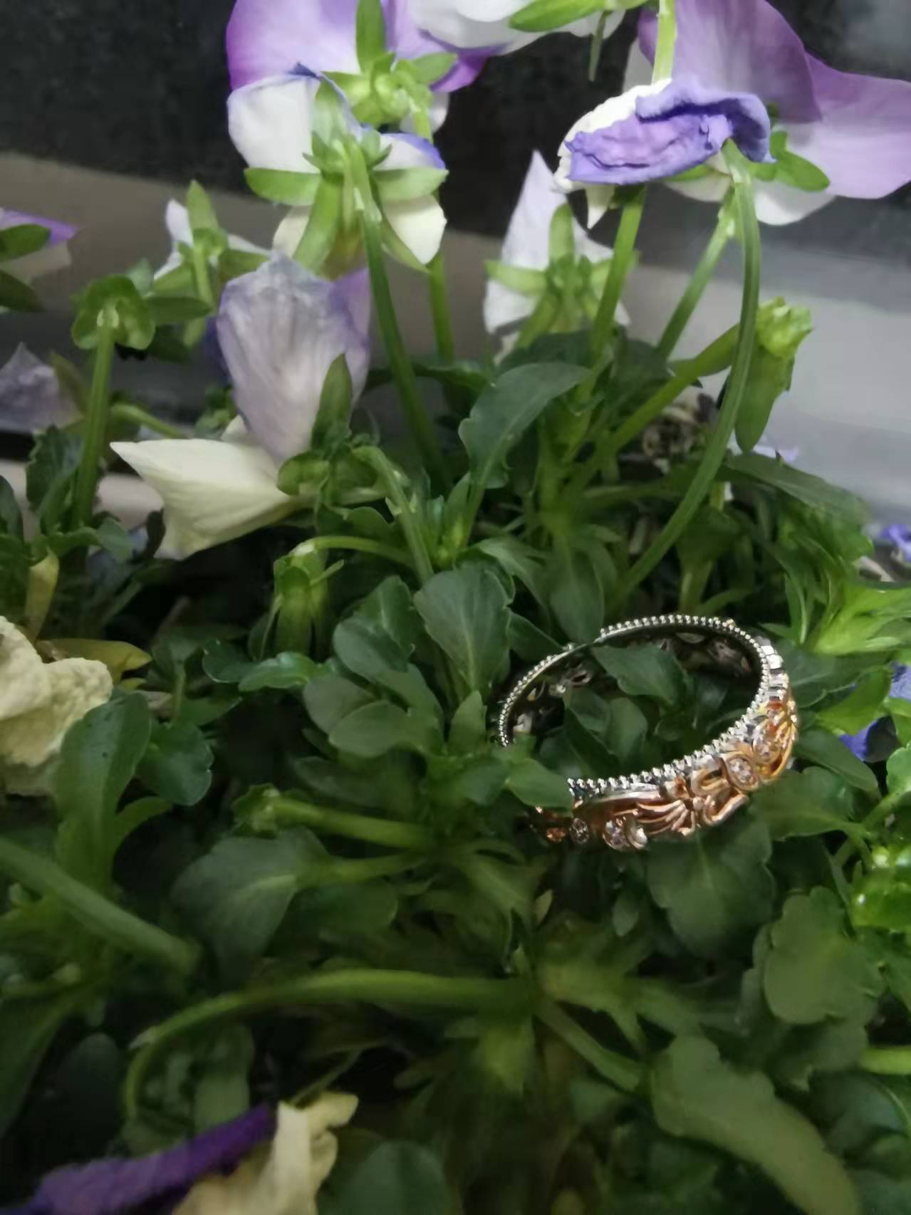 Jeulia Two Tone Floral and Leaf Carved Unique Sterling